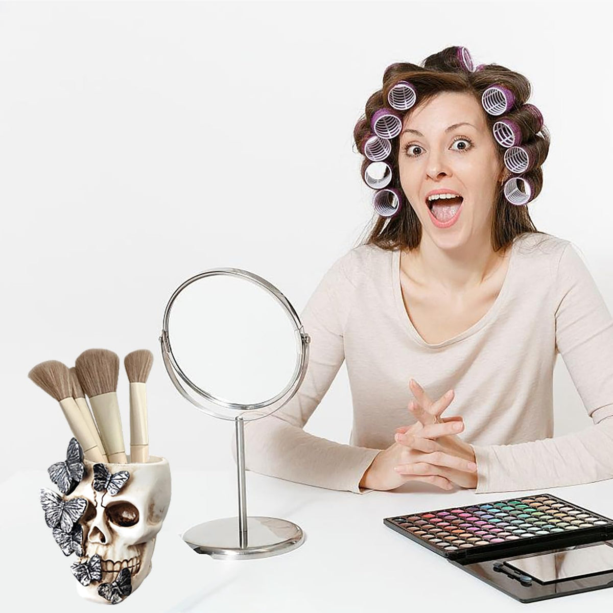 Fsocpen Skull Pen Holder,Skull Makeup Brush Holder,Bathroom storage Holder,Spooky Goth Decorations,Halloween Decoration,Vanity, Desk, Office Organizer, Stationary, Decor Planter