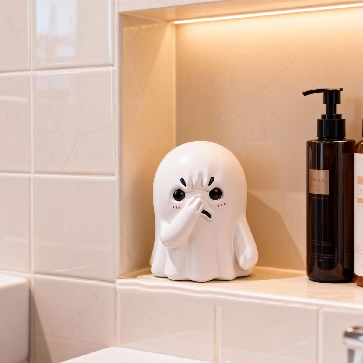 LINYTHER Holding Nose Small Ghost Figurine - Cute Ghost Decor Bathroom Statue, Halloween Decorations Indoor for Desk Porch Mantel Bathroom Shelf Spooky Home Decor, Funny Goth Gifts(Resin)