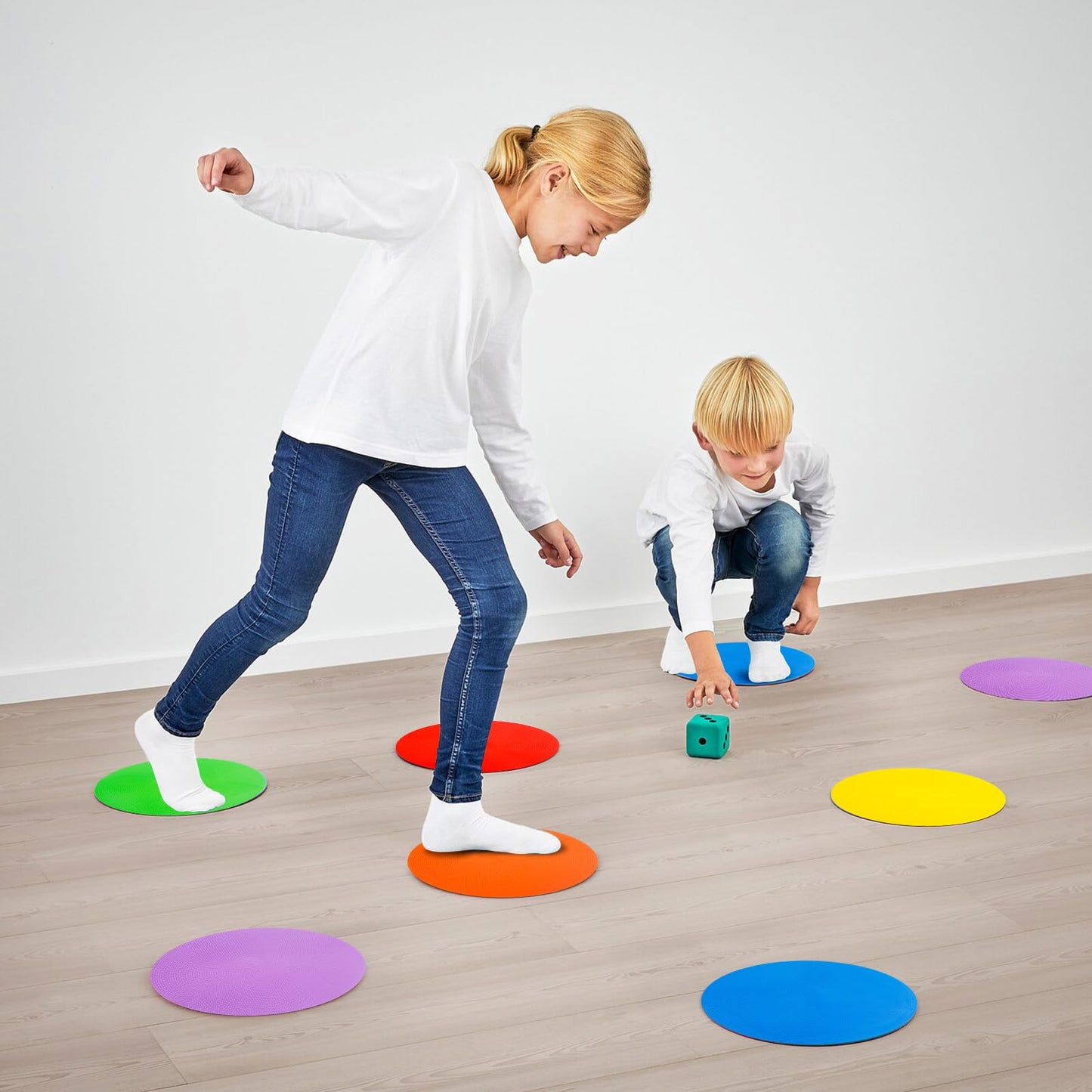 WildTracks 9 inch Spot Markers Flat Field Cones, Non Slip Rubber Agility Markers Flat Field Cones for Soccer Basketball Sports Speed Agility Training （6 pcs）