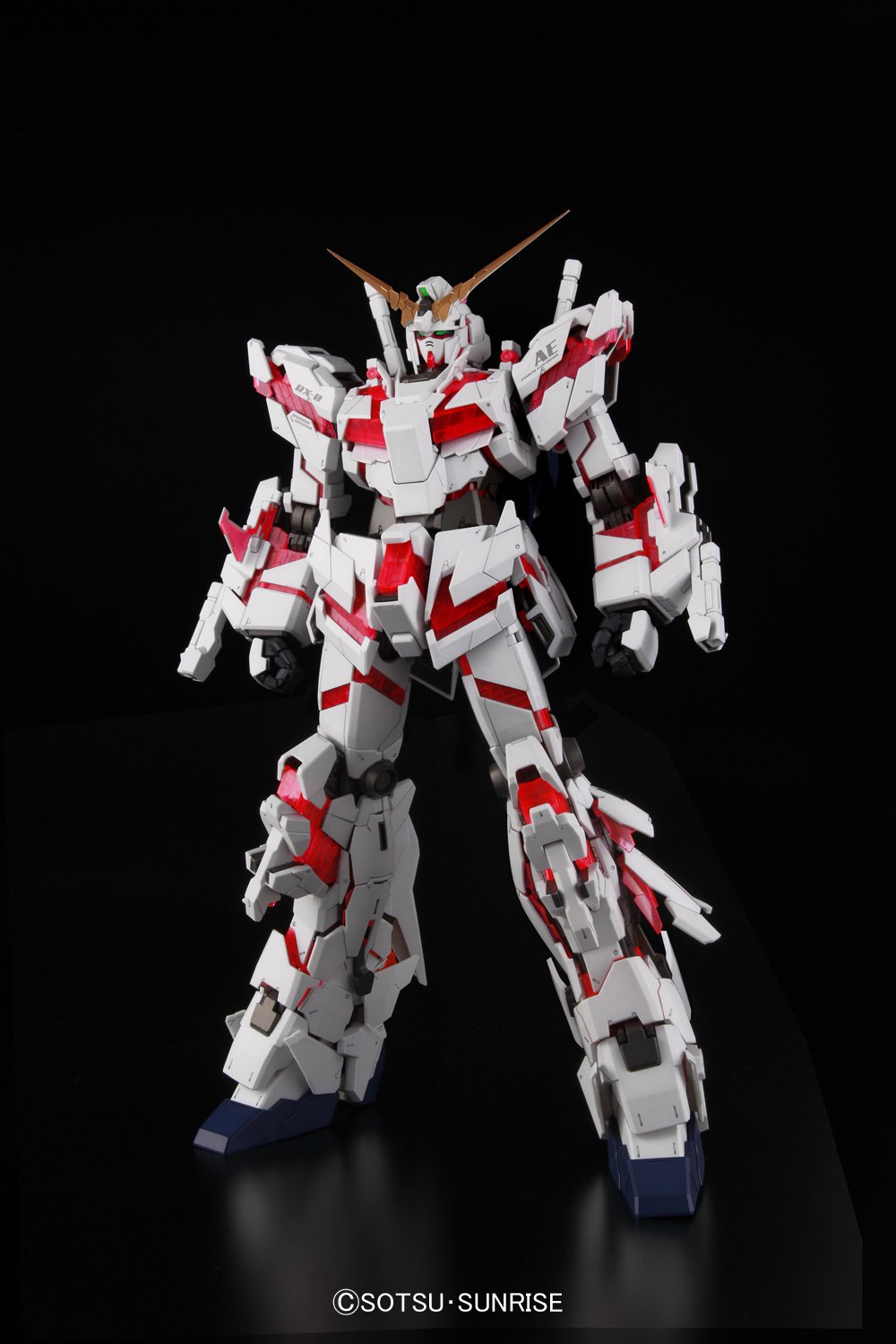 Bandai Hobby PG RX-0 Unicorn Gundam Model Kit (1/60 Scale) (BAN194365)