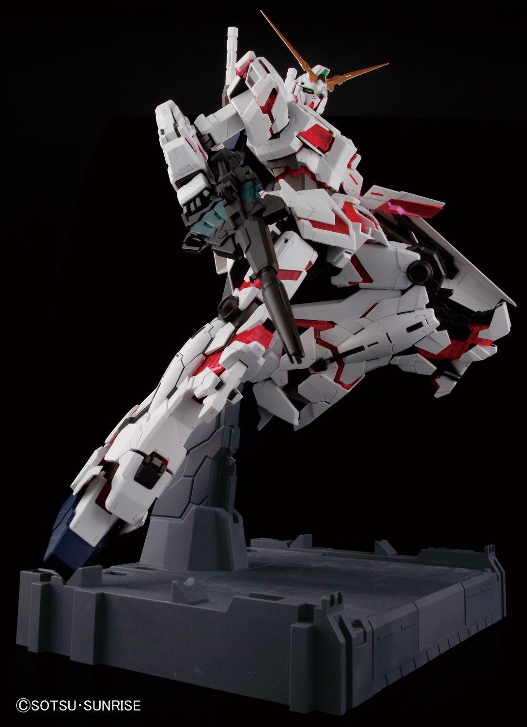 Bandai Hobby PG RX-0 Unicorn Gundam Model Kit (1/60 Scale) (BAN194365)