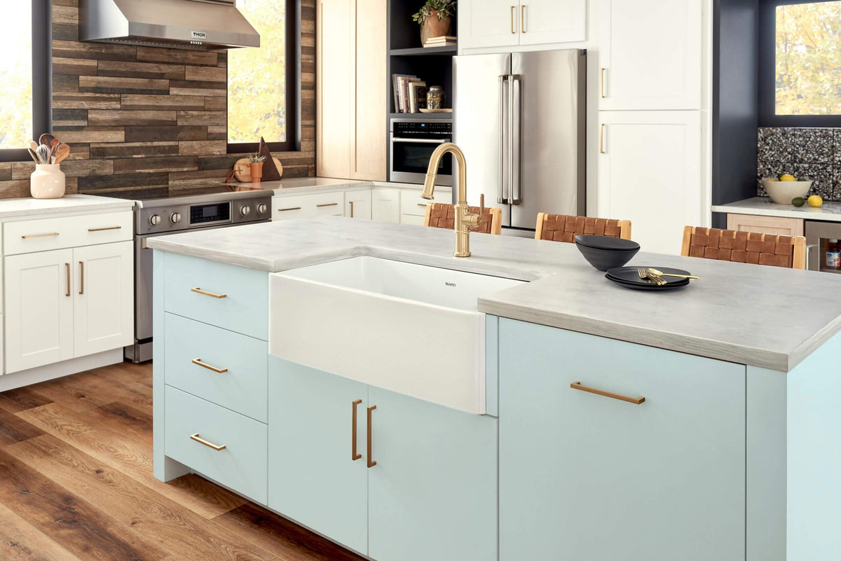 Ruvati 33 x 20 inch Fireclay Reversible Farmhouse Sink - Apron-Front Single Bowl Kitchen Sink - Resistant to High Temperatures - White - Made in ITALY - RVL2300WH