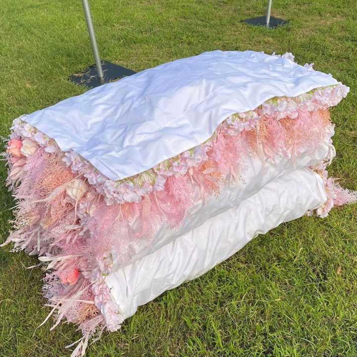 UYCVT Artificial Flower Wall Backdrop Panels,Light Pink Lavender Flowers Handmade Romantic Large Wedding Backdrop 3D Floral Wall Fabric Flower Wall for Party Bridal Wedding Bac-1m*1m/3.28 * 3.28FT