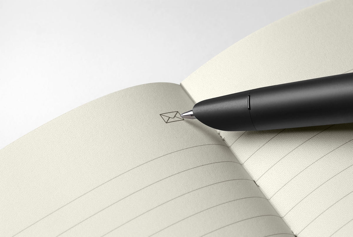 Moleskine Smart Writing Set Smart Notebook & New Smart Pen (2022) - Store Handwritten Notes Digitally, with Connected Notebook Notes App (Only Compatible Smart Notebooks)