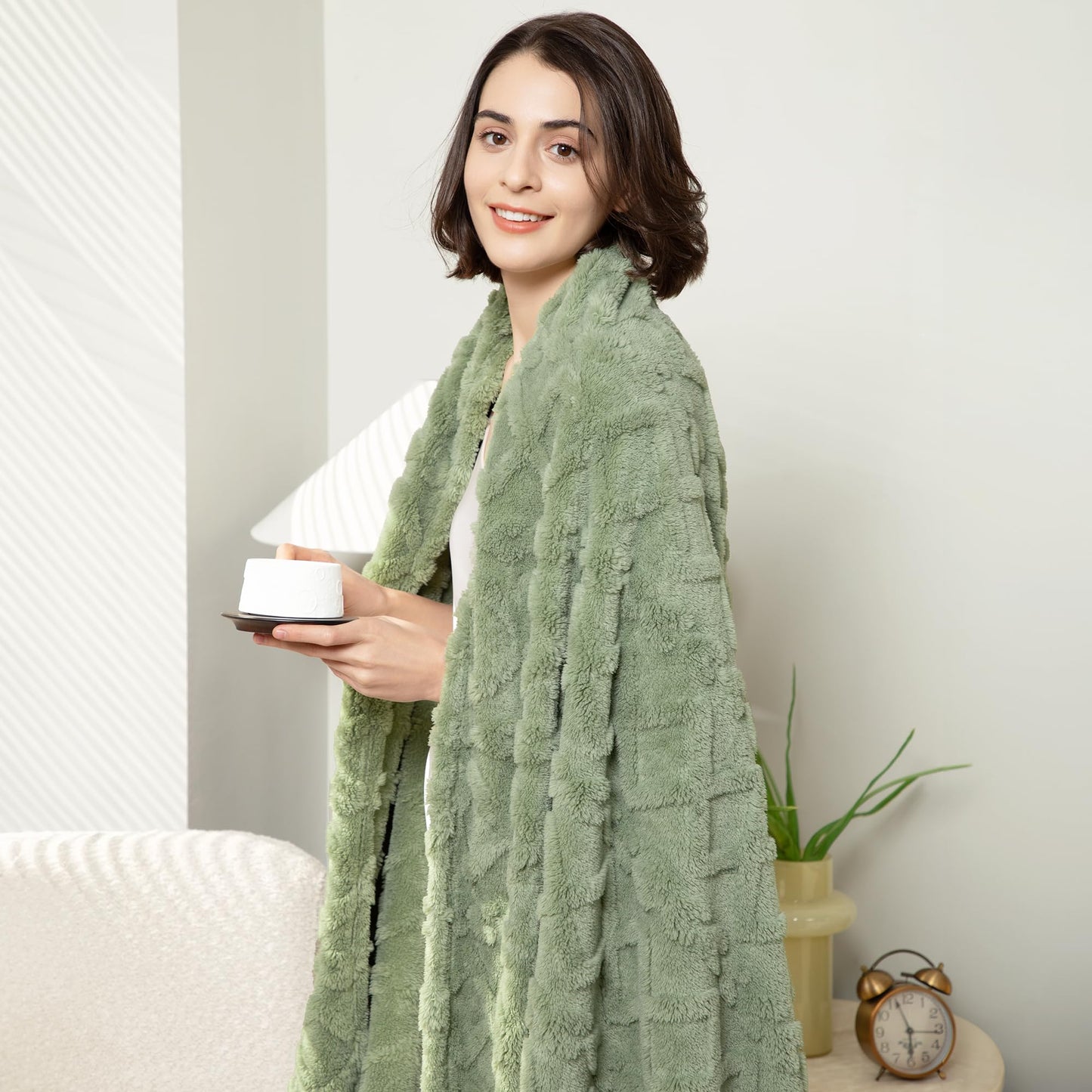 Aganear Flannel Throw Blanket - Cozy Soft Lightweight Fuzzy Blanket for Women Portable Throw Blankets for Couch, Warm Present for Birthday, Christmas, Halloween, Housewarming(50"x60", Sage Green)