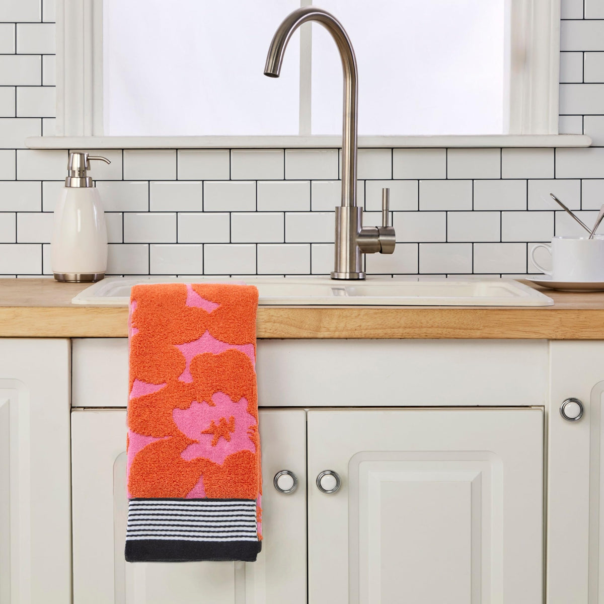 SKL Home Floral Grande 100% Cotton Premium 2-Piece Hand Towel Set, Reversible Jacquard, 550 GSM, Soft, Absorbent & Decorative for Bath/Kitchen/Bar & Gift, Pink